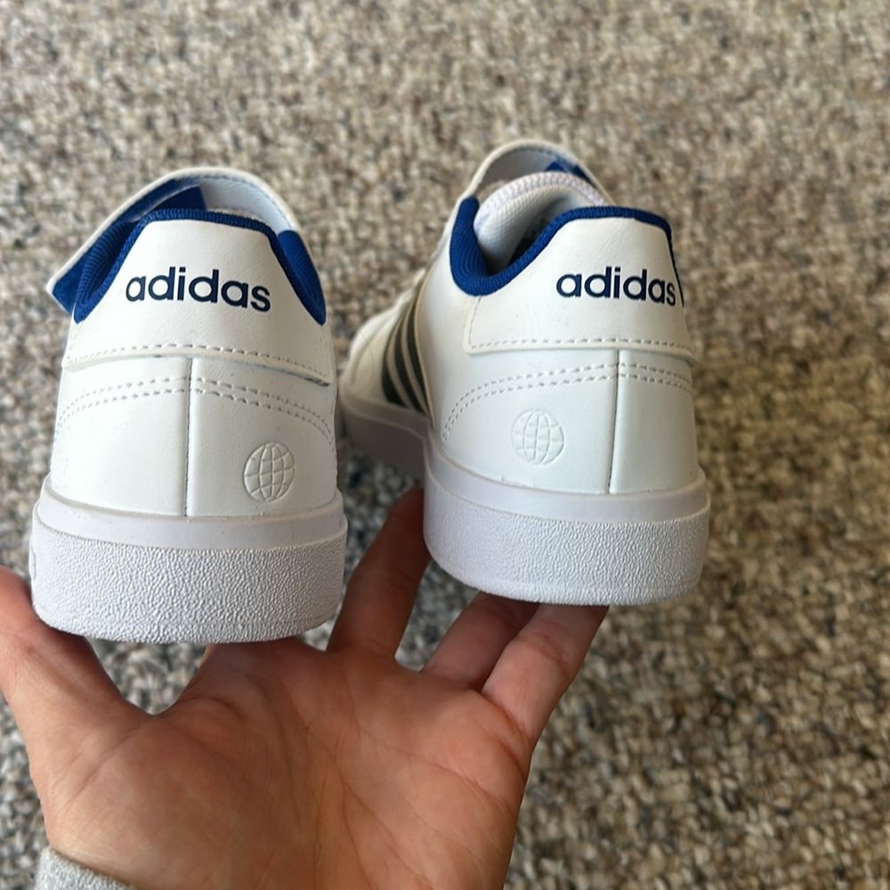 Adidas boys sz 2 lace free - Picture 5 of 7